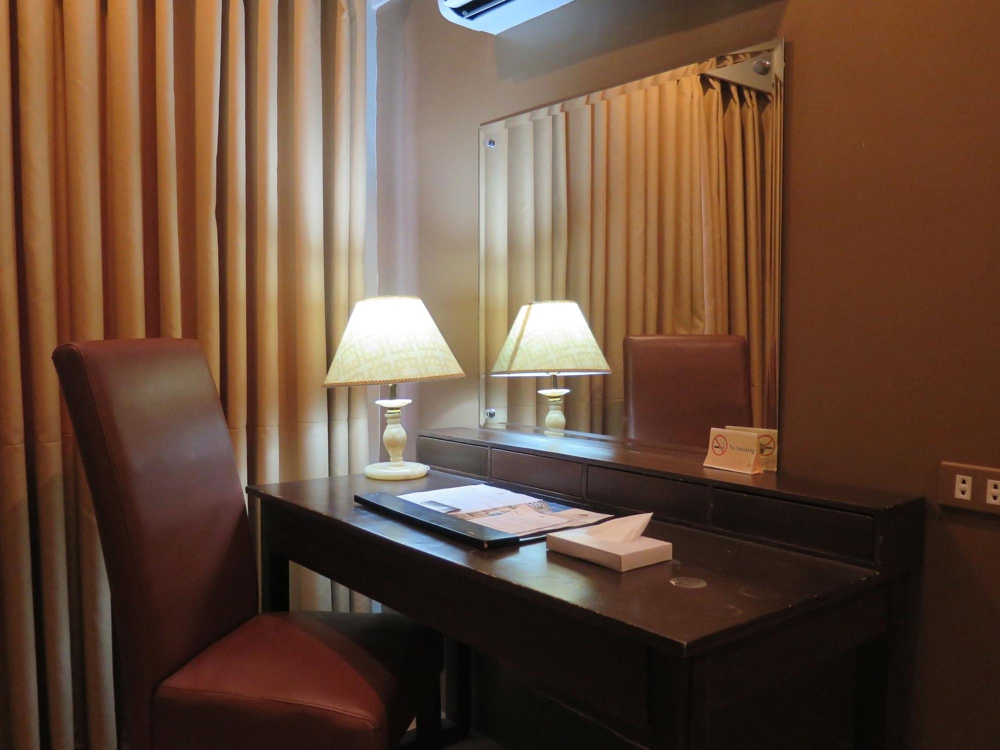 The Pinnacle Hotel And Suites Davao City Exterior foto