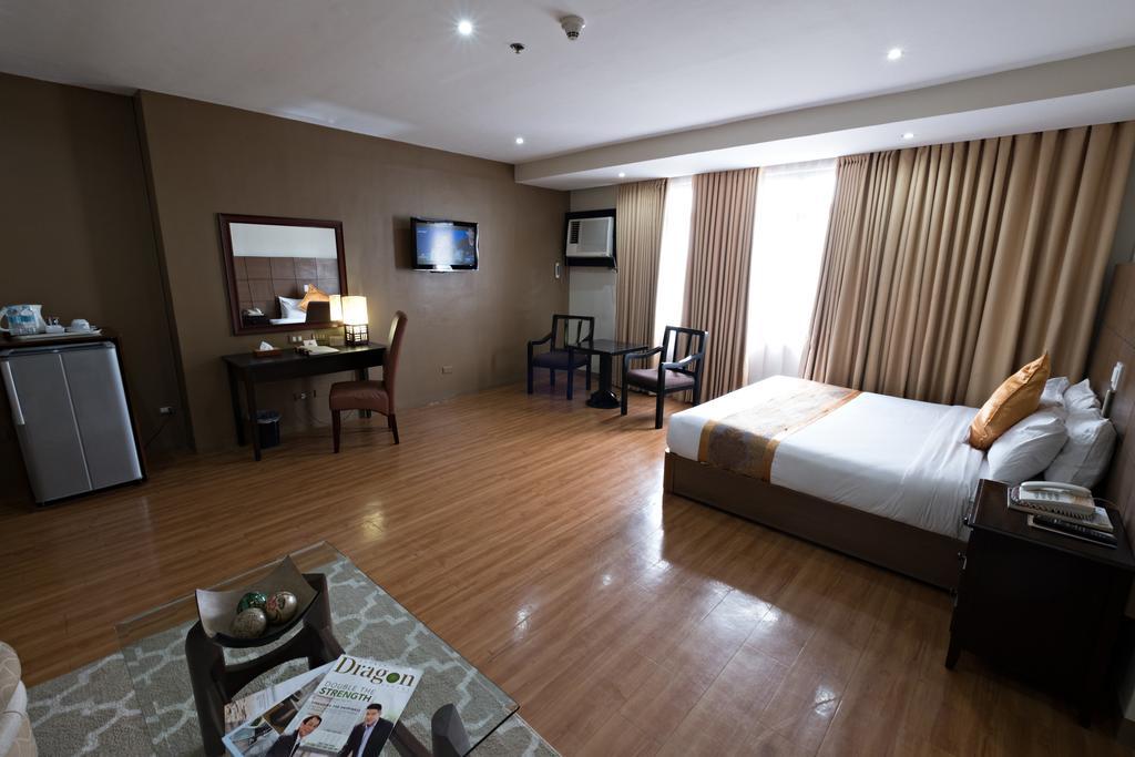 The Pinnacle Hotel And Suites Davao City Exterior foto