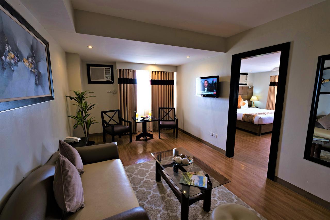 The Pinnacle Hotel And Suites Davao City Exterior foto