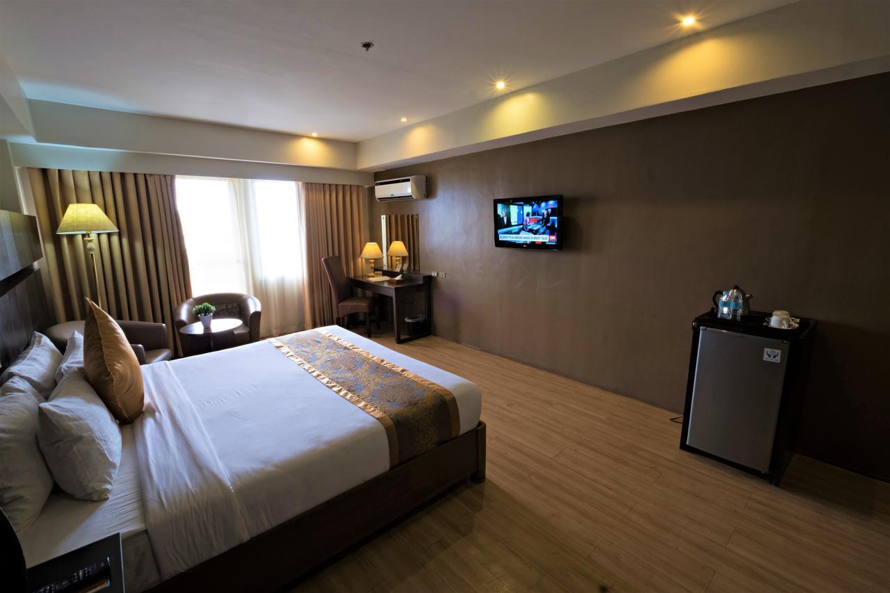 The Pinnacle Hotel And Suites Davao City Exterior foto