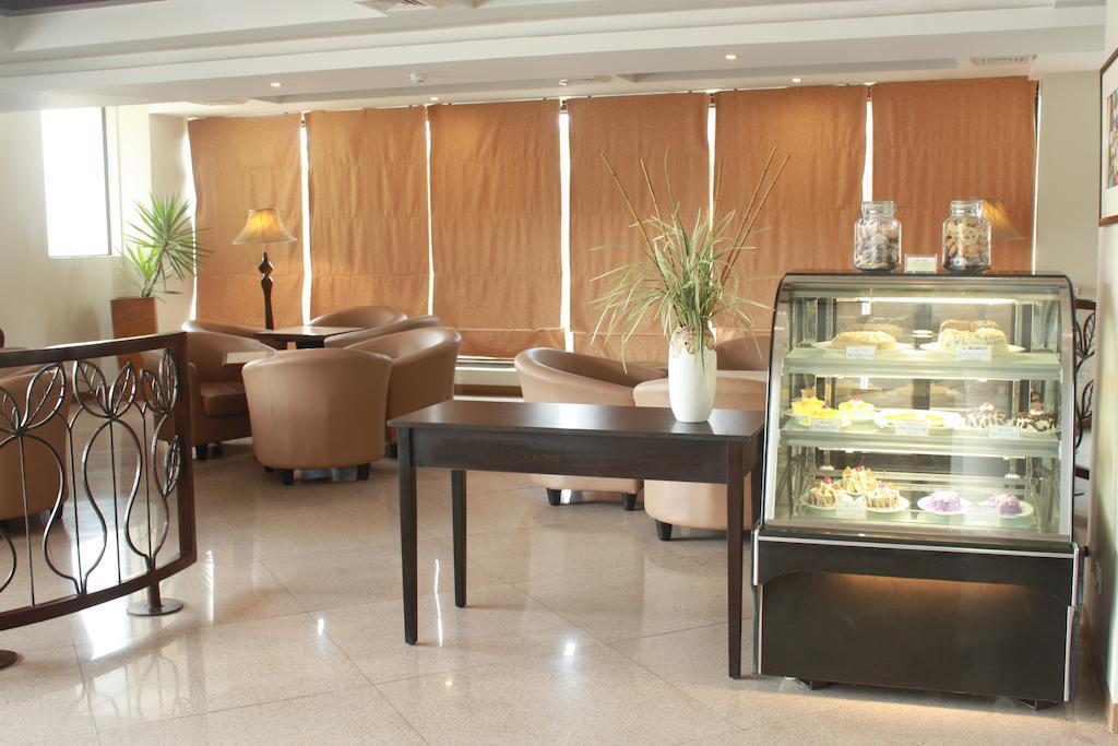The Pinnacle Hotel And Suites Davao City Exterior foto