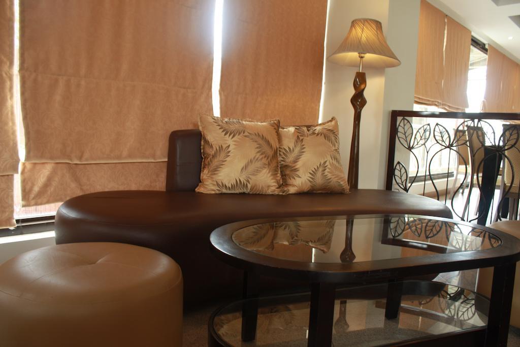 The Pinnacle Hotel And Suites Davao City Exterior foto