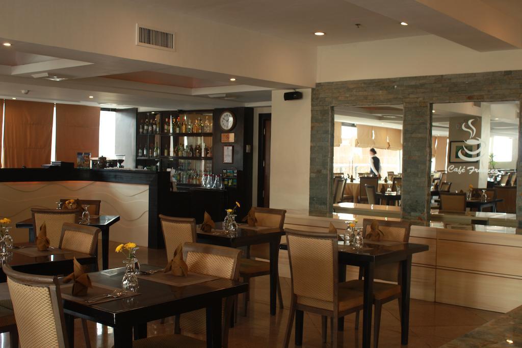 The Pinnacle Hotel And Suites Davao City Exterior foto